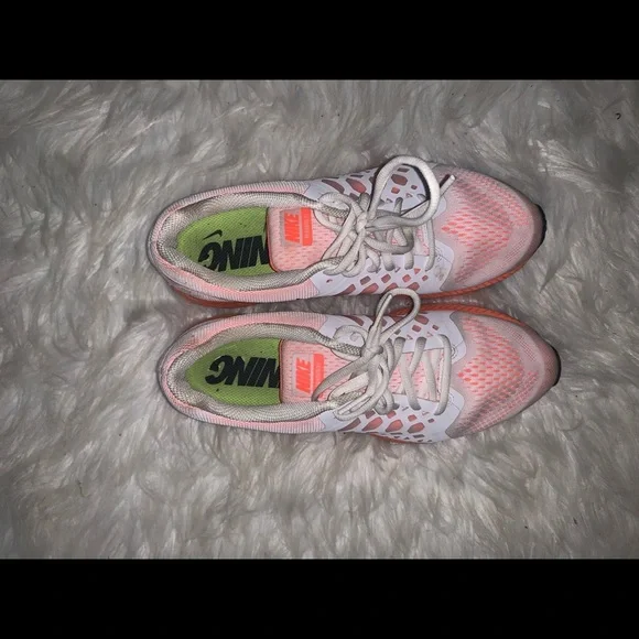 Nike women’s sneakers - Picture 7 of 8